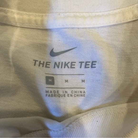 Nike NSW graphic tshirt size Medium - Picture 3 of 4